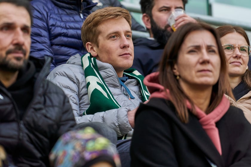 Kibice na trybunach Tarczyński Arena we Wrocławiu, mecz Śląsk Wrocław - Piast Gliwice, 06.04.2023