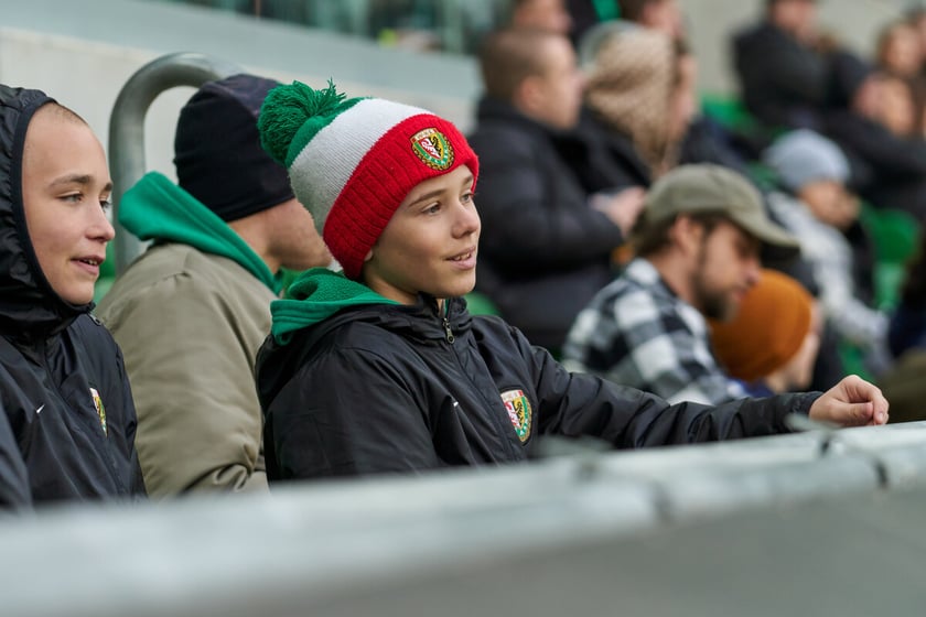 Kibice na trybunach Tarczyński Arena we Wrocławiu, mecz Śląsk Wrocław - Piast Gliwice, 06.04.2023