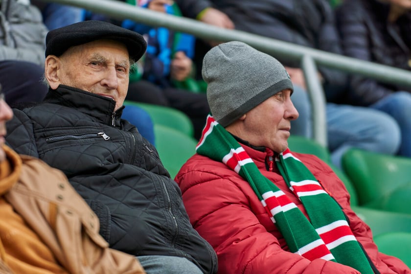 Kibice na trybunach Tarczyński Arena we Wrocławiu, mecz Śląsk Wrocław - Piast Gliwice, 06.04.2023