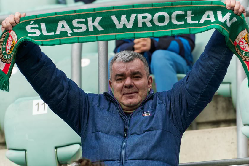 Kibice na trybunach Tarczyński Arena we Wrocławiu, mecz Śląsk Wrocław - Piast Gliwice, 06.04.2023