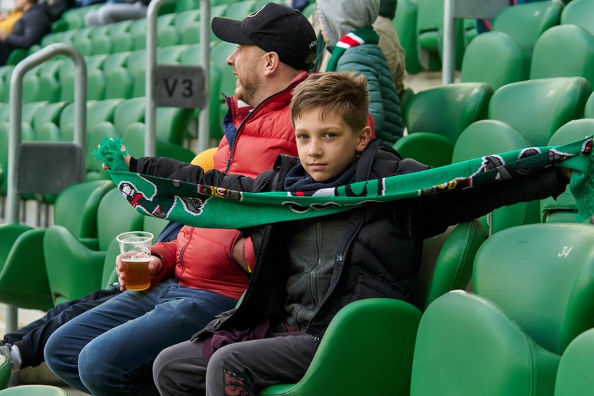 Kibice na trybunach Tarczyński Arena we Wrocławiu, mecz Śląsk Wrocław - Piast Gliwice, 06.04.2023