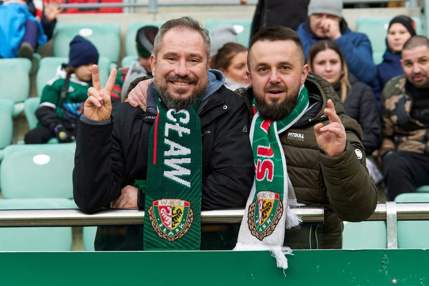 Kibice na trybunach Tarczyński Arena we Wrocławiu, mecz Śląsk Wrocław - Piast Gliwice, 06.04.2023