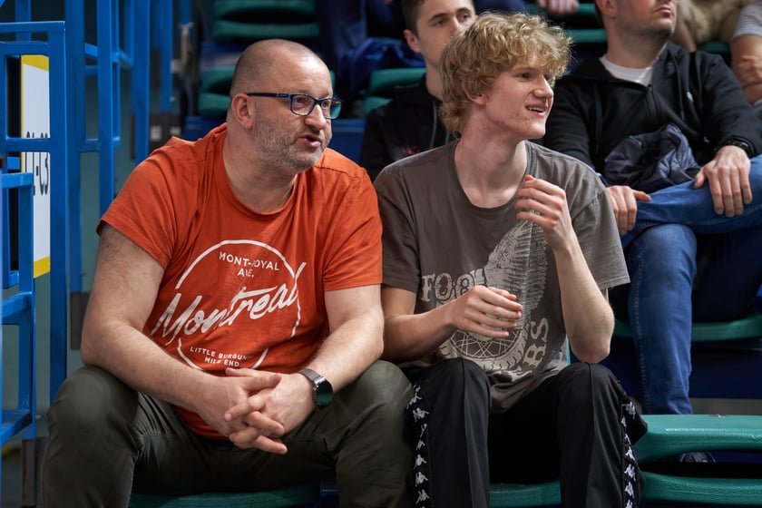 Kibice na meczu Śląska w hali Orbita 3 maja 2023