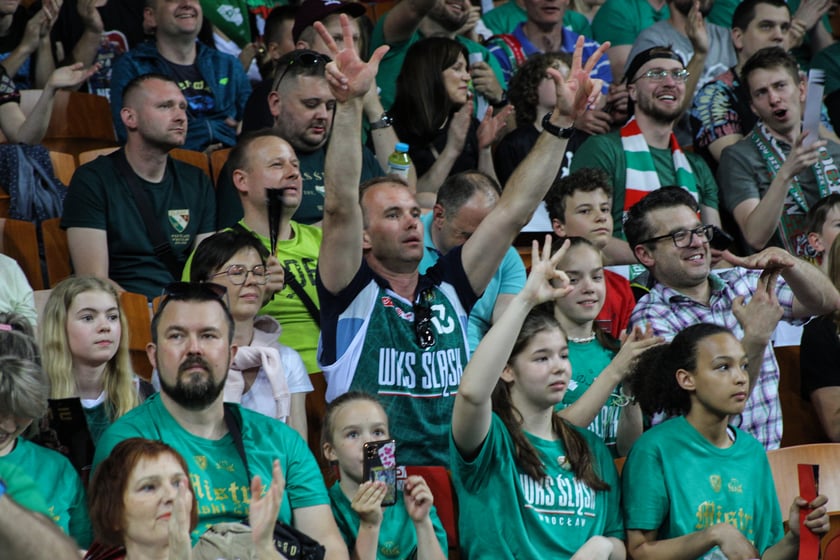 Kibice na meczu Śląsk - Legia w Hali Stulecia