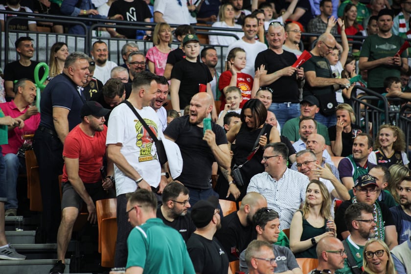 Kibice na meczu Śląsk - Legia w Hali Stulecia