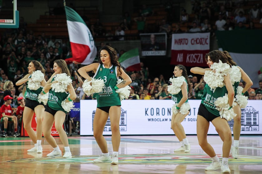 Kibice na meczu Śląsk - Legia w Hali Stulecia