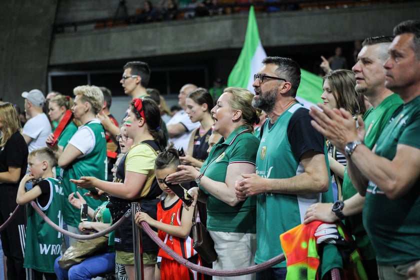 Kibice na meczu Śląsk - Legia w Hali Stulecia