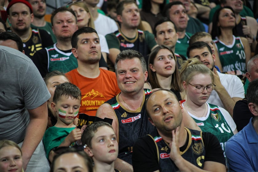 Kibice na meczu Śląsk - Legia w Hali Stulecia