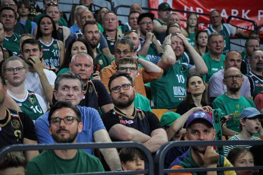 Kibice na meczu Śląsk - Legia w Hali Stulecia