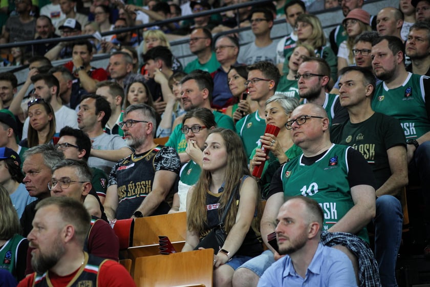 Kibice na meczu Śląsk - Legia w Hali Stulecia