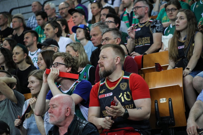 Kibice na meczu Śląsk - Legia w Hali Stulecia