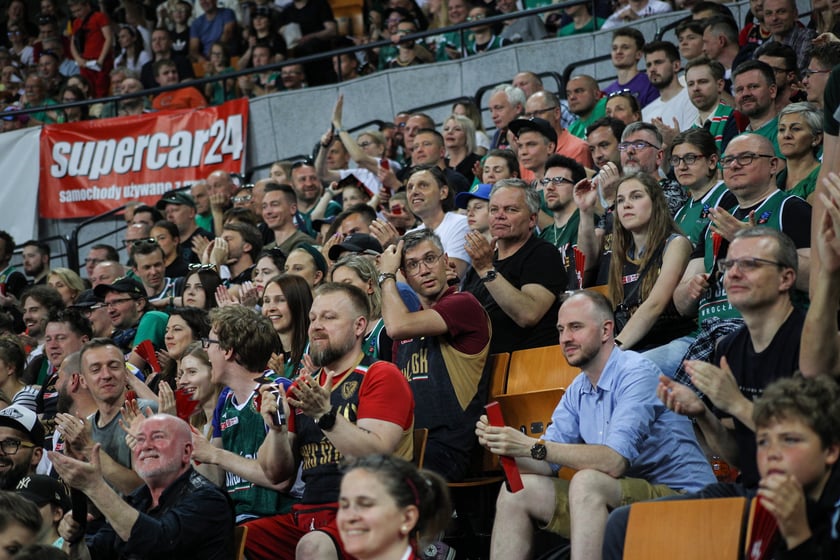 Kibice na meczu Śląsk - Legia w Hali Stulecia