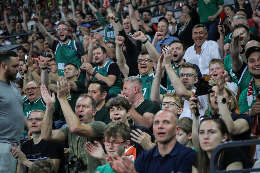 Kibice na meczu Śląsk - Legia w Hali Stulecia