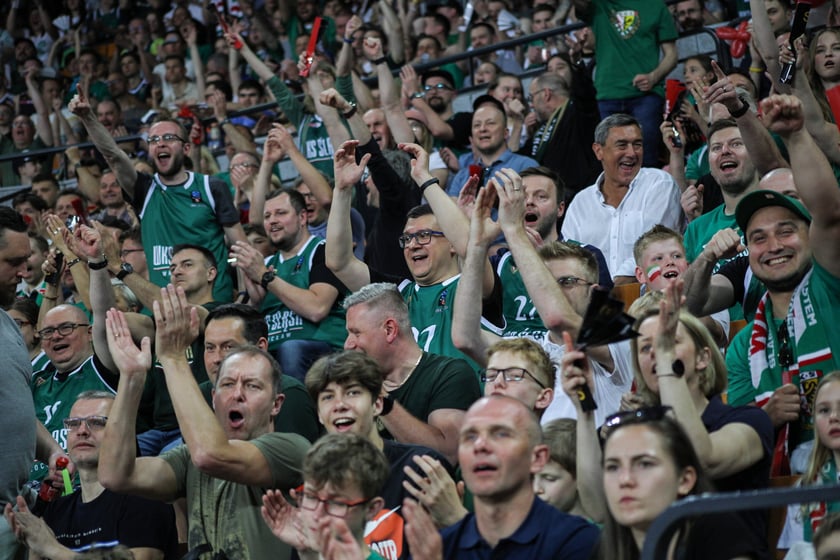 Kibice na meczu Śląsk - Legia w Hali Stulecia