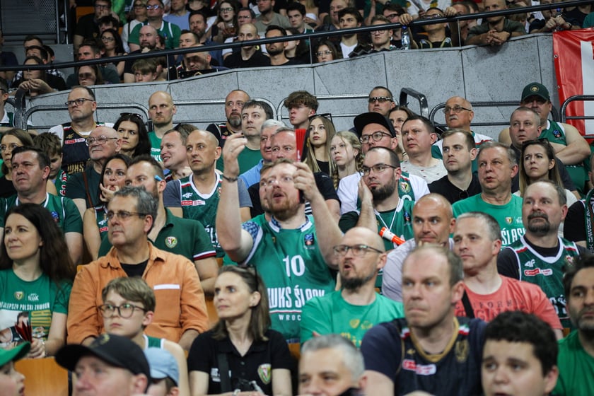 Kibice na meczu Śląsk - Legia w Hali Stulecia