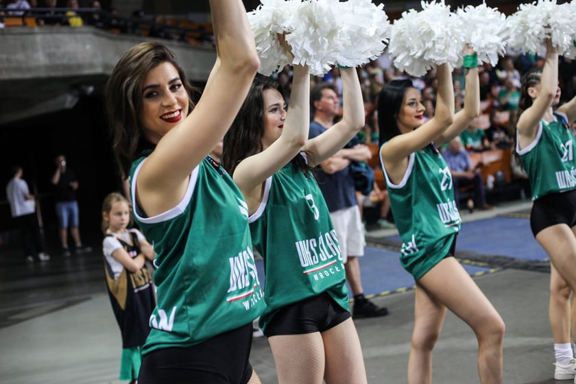Kibice na meczu Śląsk - Legia w Hali Stulecia