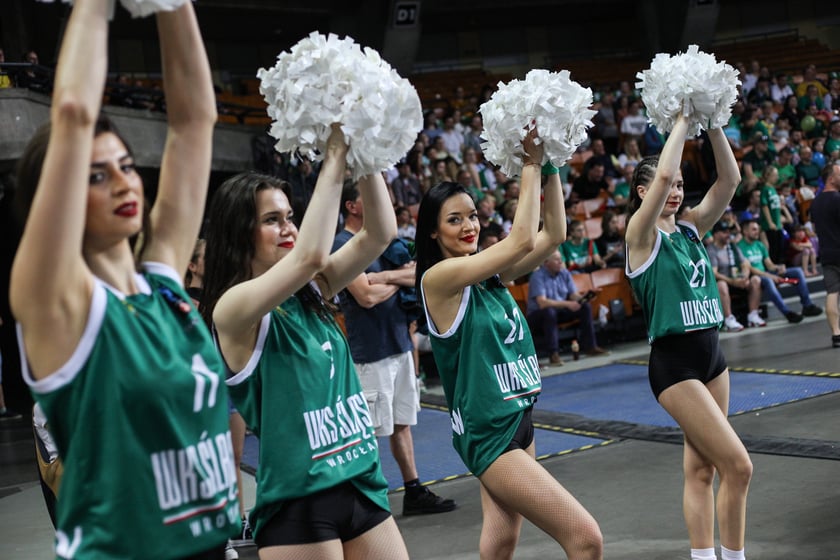 Kibice na meczu Śląsk - Legia w Hali Stulecia