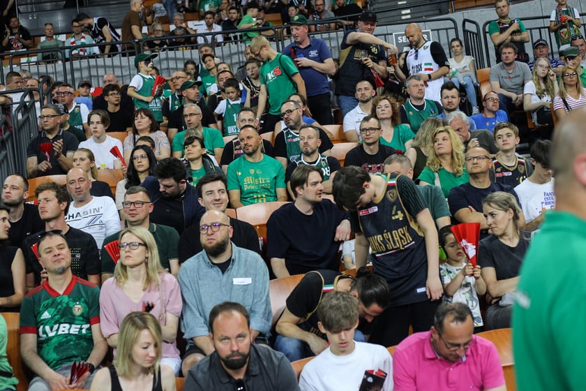 Kibice na meczu Śląsk - Legia w Hali Stulecia