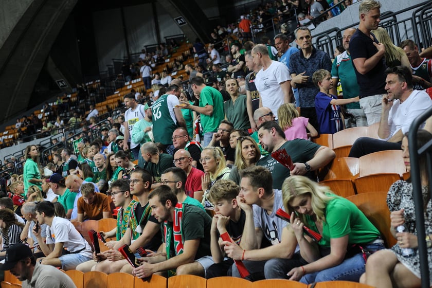 Kibice na meczu Śląsk - Legia w Hali Stulecia