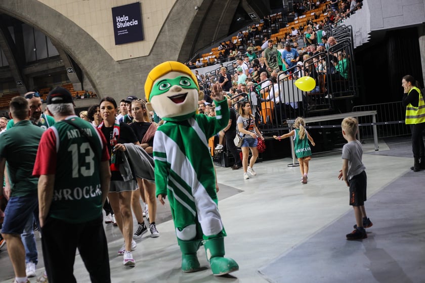 Kibice na meczu Śląsk - Legia w Hali Stulecia