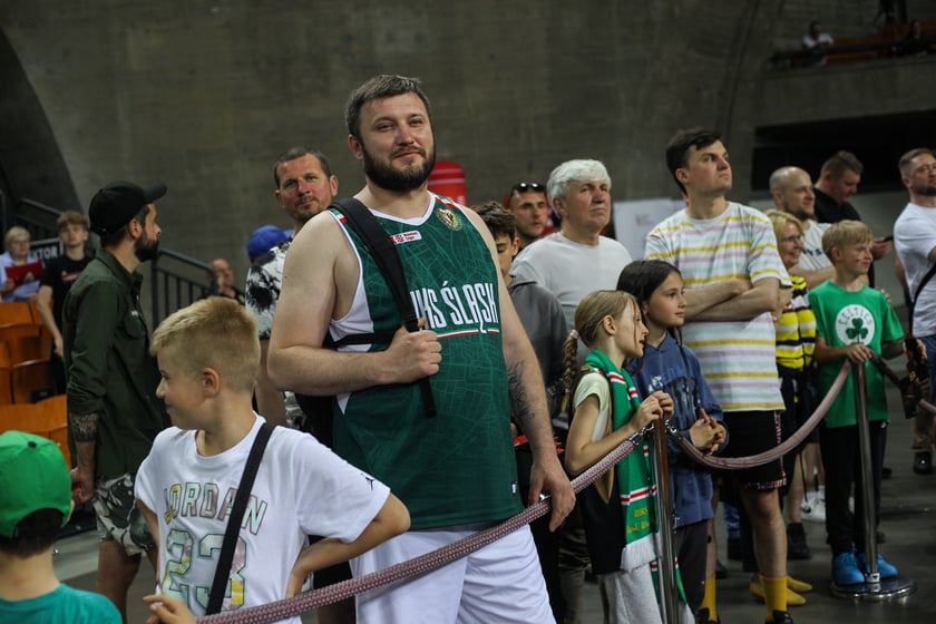 Kibice na meczu Śląsk - Legia w Hali Stulecia