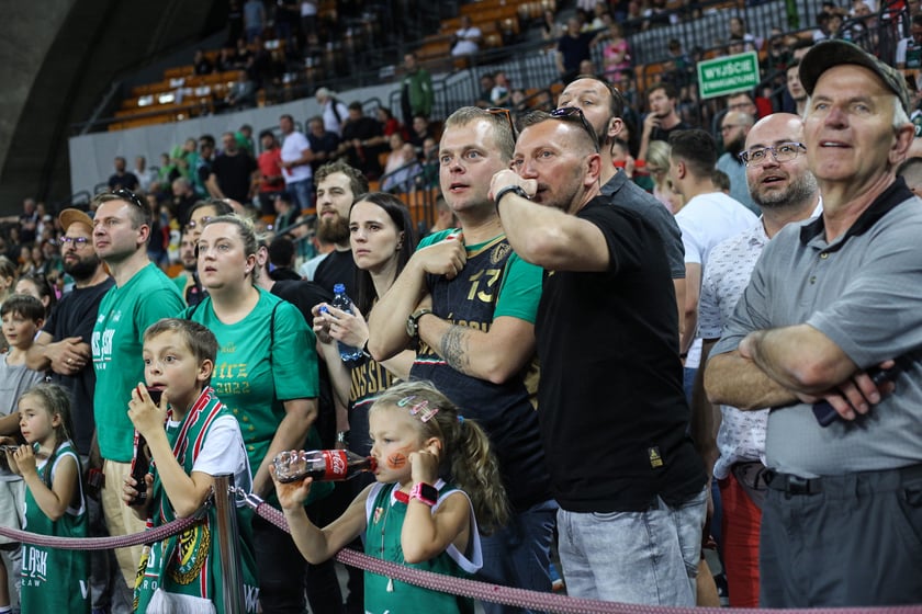 Kibice na meczu Śląsk - Legia w Hali Stulecia