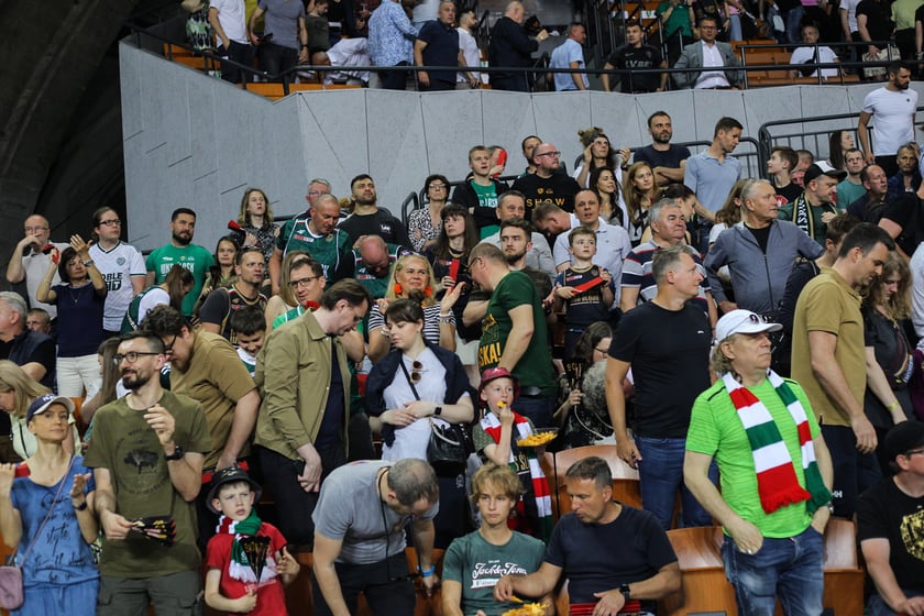 Kibice na meczu Śląsk - Legia w Hali Stulecia