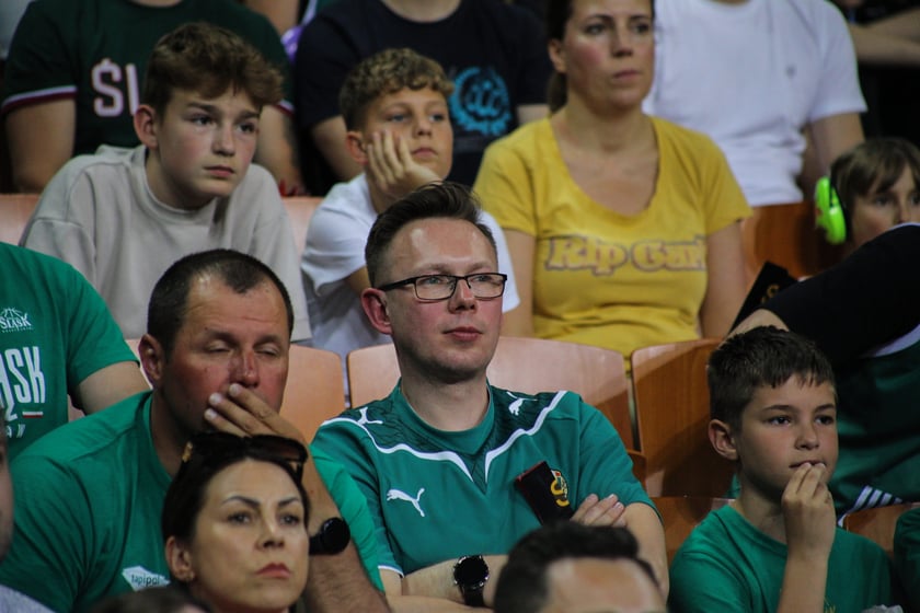 Kibice na meczu Śląsk - Legia w Hali Stulecia