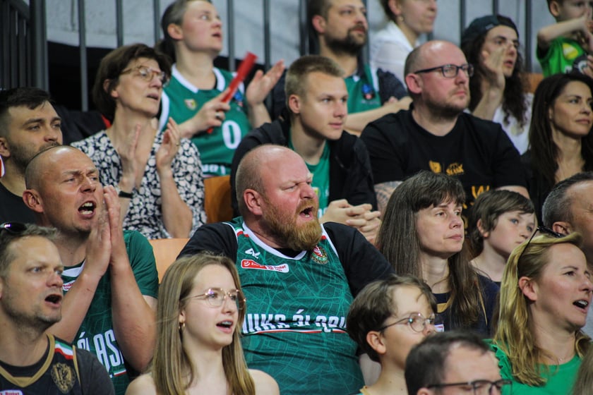 Kibice na meczu Śląsk - Legia w Hali Stulecia
