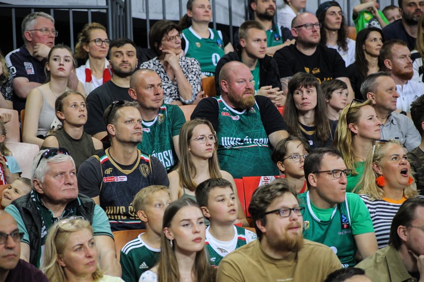 Kibice na meczu Śląsk - Legia w Hali Stulecia