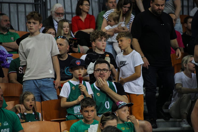 Kibice na meczu Śląsk - Legia w Hali Stulecia