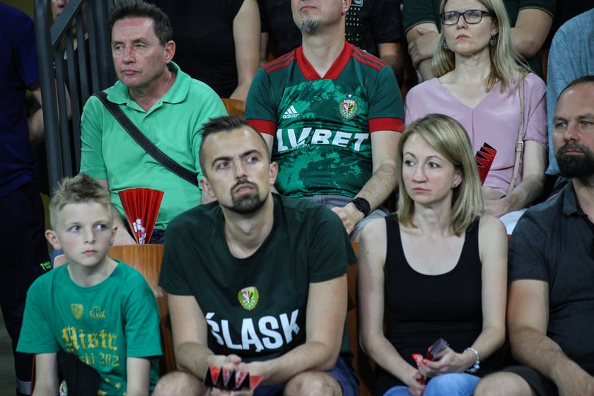 Kibice na meczu Śląsk - Legia w Hali Stulecia