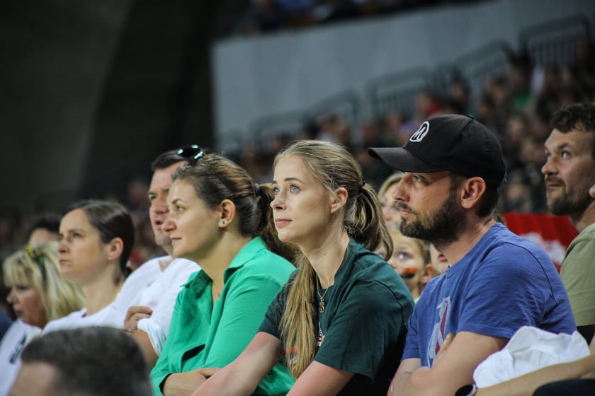 Kibice na meczu Śląsk - Legia w Hali Stulecia