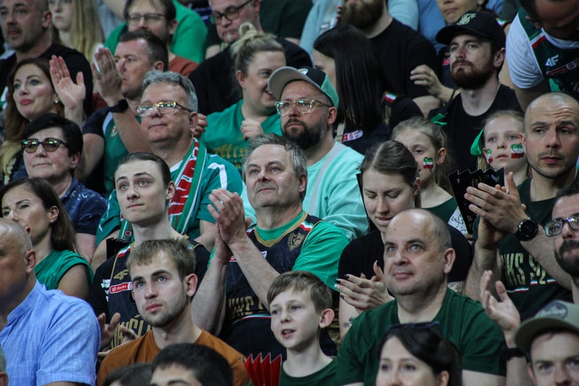Kibice na meczu Śląsk - Legia w Hali Stulecia