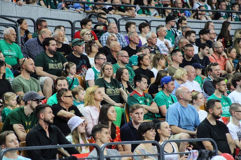 Kibice na meczu Śląsk - Legia w Hali Stulecia