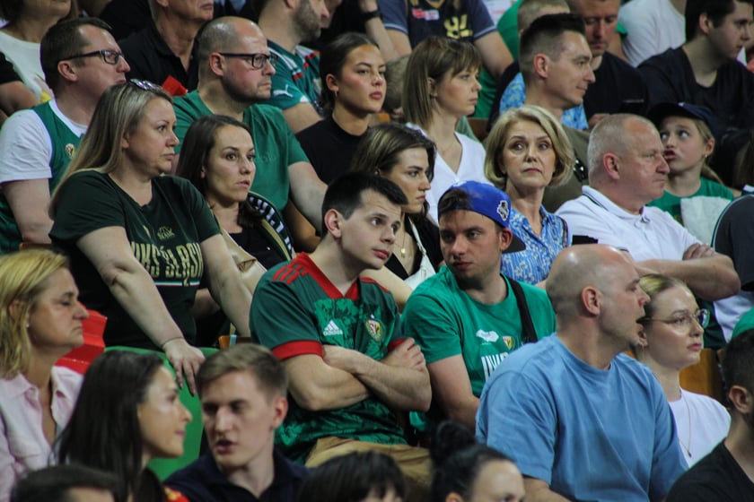 Kibice na meczu Śląsk - Legia w Hali Stulecia