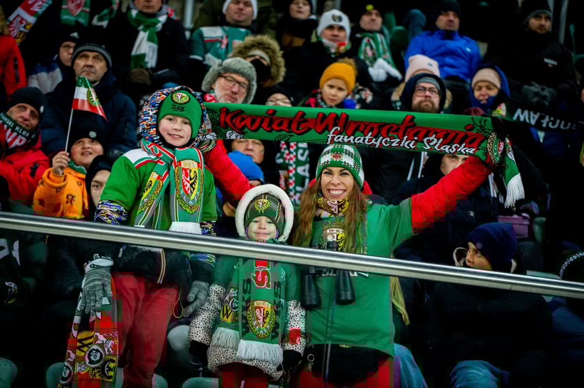 Kibice na meczach Śląska Wrocław na Tarczyński Arenie podczas rundy jesiennej sezonu 2023/2024