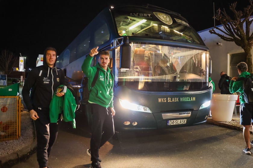 Autobus Śląska Wrocław podczas tournee treningowego