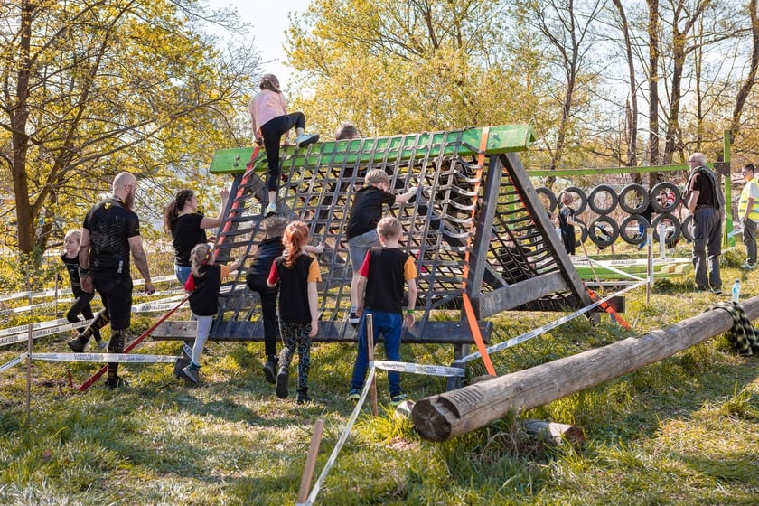 Na zdjęciu Runmageddon Wrocław Partynice 2024 &ndash; uczestnicy