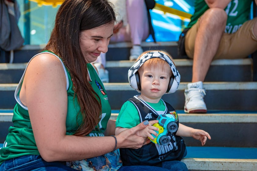 Kibice na meczu Śląska Wrocław z drużyną Arriva Polski Cukier Toruń w Orbicie