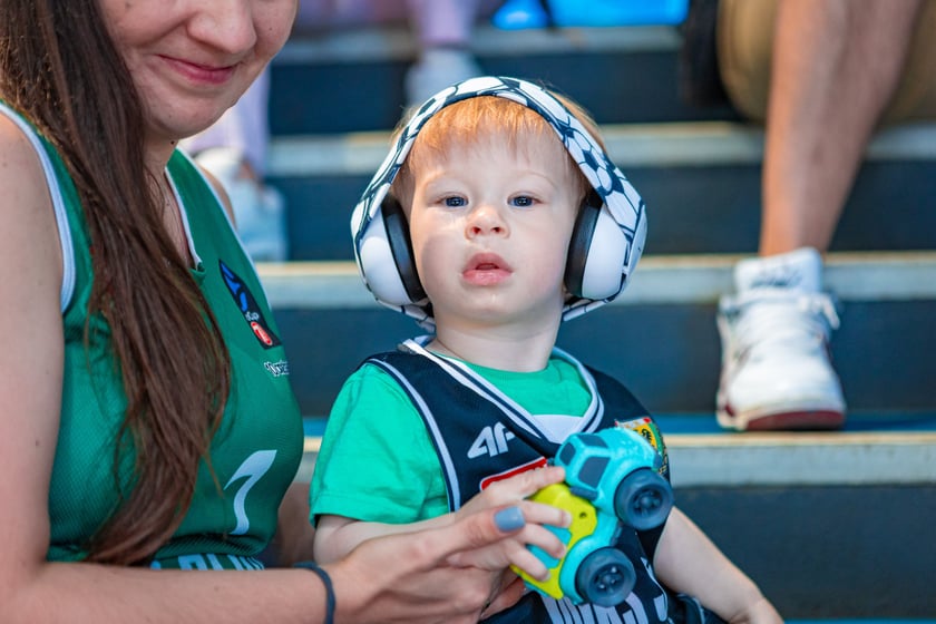 Kibice na meczu Śląska Wrocław z drużyną Arriva Polski Cukier Toruń w Orbicie