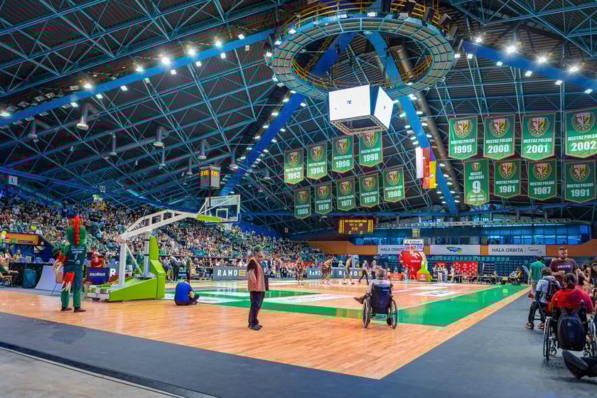 Kibice na meczu Śląska Wrocław z drużyną Arriva Polski Cukier Toruń w Orbicie