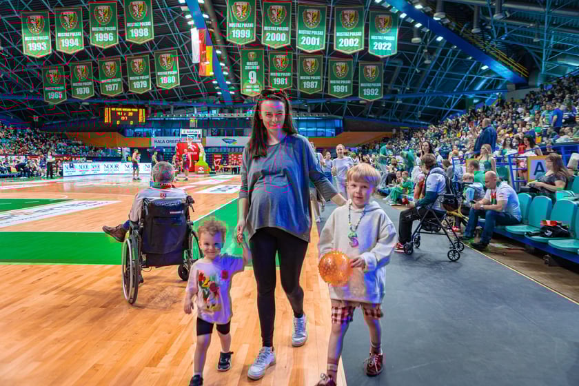 Kibice na meczu Śląska Wrocław z drużyną Arriva Polski Cukier Toruń w Orbicie