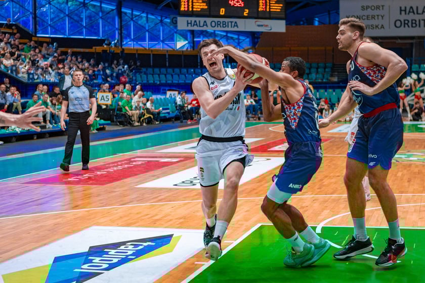 Kibice na meczu Śląska Wrocław z drużyną Arriva Polski Cukier Toruń w Orbicie