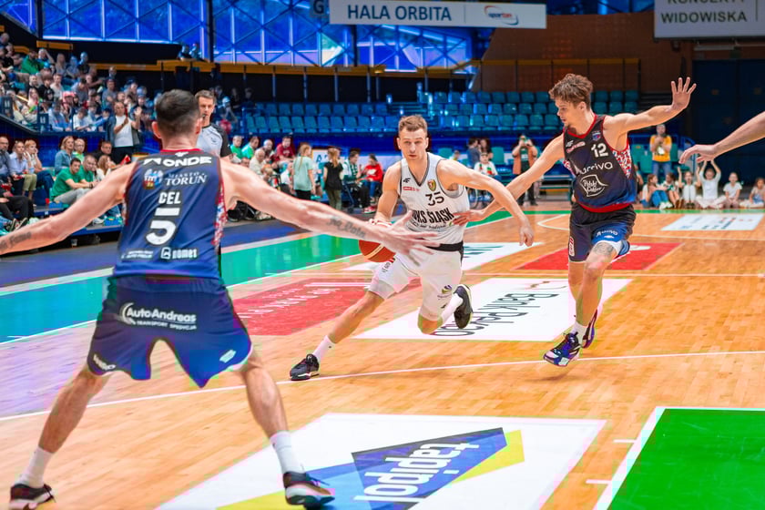 Kibice na meczu Śląska Wrocław z drużyną Arriva Polski Cukier Toruń w Orbicie