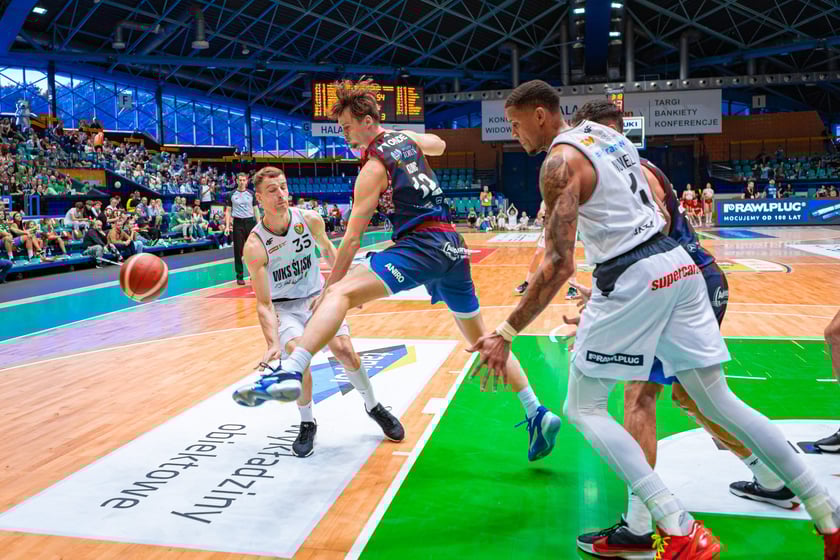 Kibice na meczu Śląska Wrocław z drużyną Arriva Polski Cukier Toruń w Orbicie