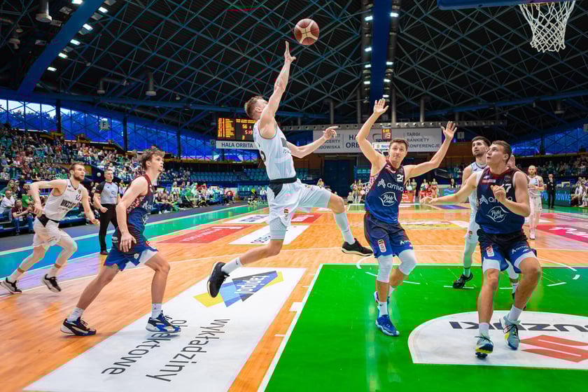 Kibice na meczu Śląska Wrocław z drużyną Arriva Polski Cukier Toruń w Orbicie