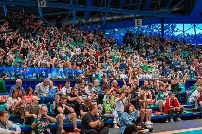 Kibice na meczu Śląska Wrocław z drużyną Arriva Polski Cukier Toruń w Orbicie