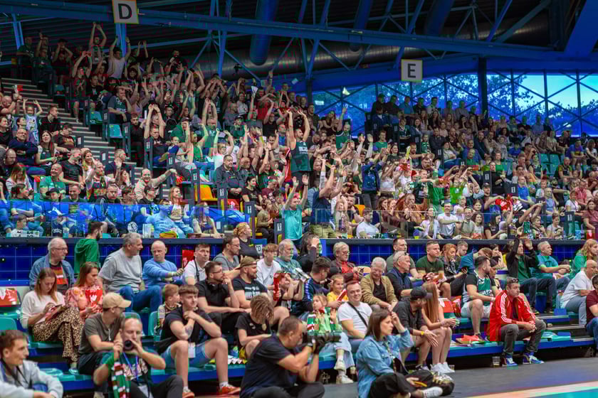 Kibice na meczu Śląska Wrocław z drużyną Arriva Polski Cukier Toruń w Orbicie