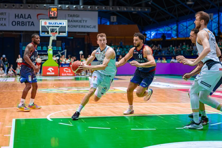 Kibice na meczu Śląska Wrocław z drużyną Arriva Polski Cukier Toruń w Orbicie